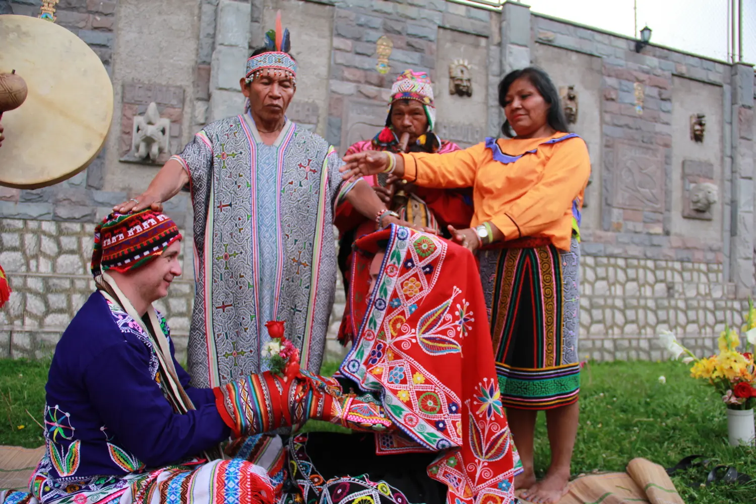 chaman shipibo ceremonia ayahuasca peru